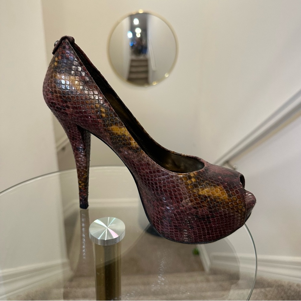 Stuart Weitzman Python Snakeskin Peep Toe Heel In… - image 7